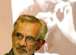 rodrigo-moya-siempre-entre-nosotros