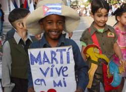 los-ninos-cubanos-honran-a-jose-marti-en-el-aniversario-169-de-su-natalicio