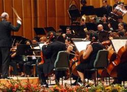 realiza-orquesta-sinfonica-concierto-especial-por-cuba-y-rusia