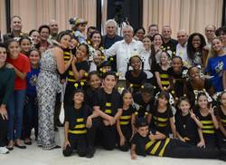 condecoran-a-la-colmenita-y-a-tin-cremata-con-orden-felix-varela