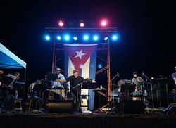 gracias-silvio-por-la-necedad-de-vivir-y-cantar-por-los-barrios-sin-tener-precio