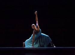 la-danza-en-plural-acosta-mediante-por-toni-pinera