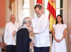 reyes-de-espana-entregan-a-eusebio-leal-spengler-orden-carlos-iii