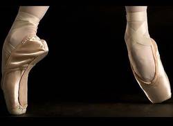 zapatillas-del-royal-ballet-contra-el-bloqueo-de-eeuu-a-cuba