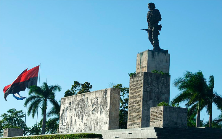 Le Che est toujours un géant sur la Plaza Ernesto Guevara à Cuba le-che-est-toujours-un-geant-sur-la-plaza-ernesto-guevara-a-cuba