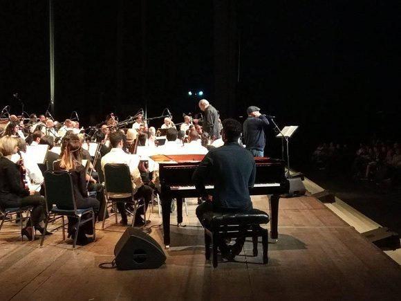 silvio-rodriguez-et-lorchestre-symphonique-national-une-superbe-alliance-musicale