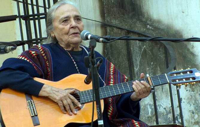 teresita-fernandez-une-enseignante-qui-chante