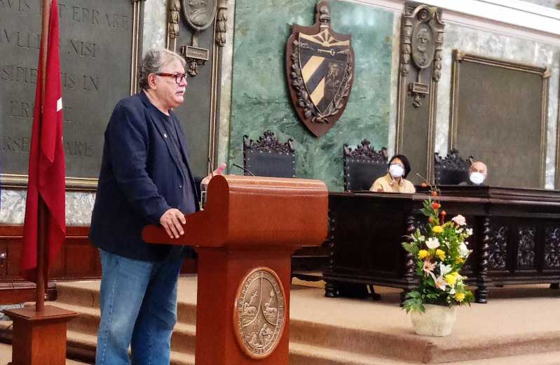 la-usurpacion-simbolica-es-el-sueno-de-arrebatarnos-nuestras-tradiciones