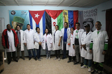 des-enseignants-cubains-au-milieu-du-desert-avec-des-sahraouis