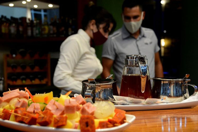 des-hotels-a-holguin-proposent-une-cuisine-etrangere