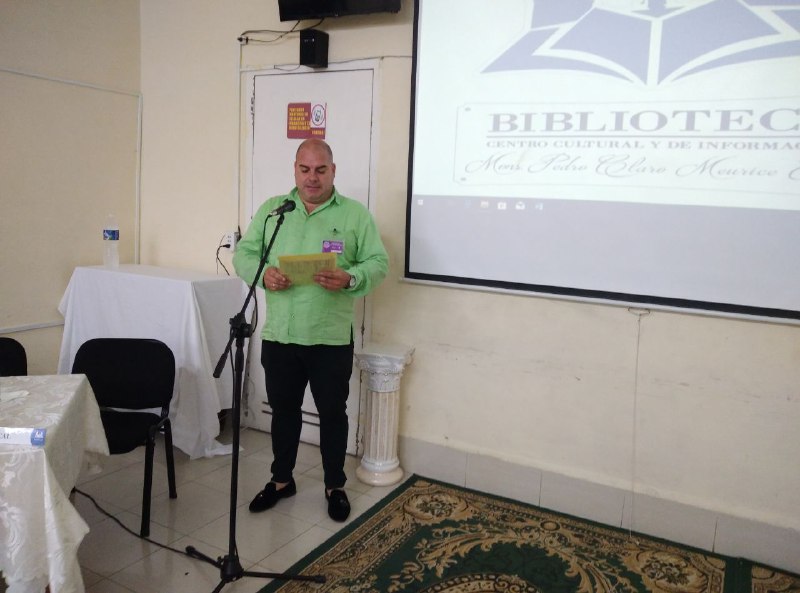 desarrollan-evento-bibliotecologico-en-santiago-de-cuba-fotos