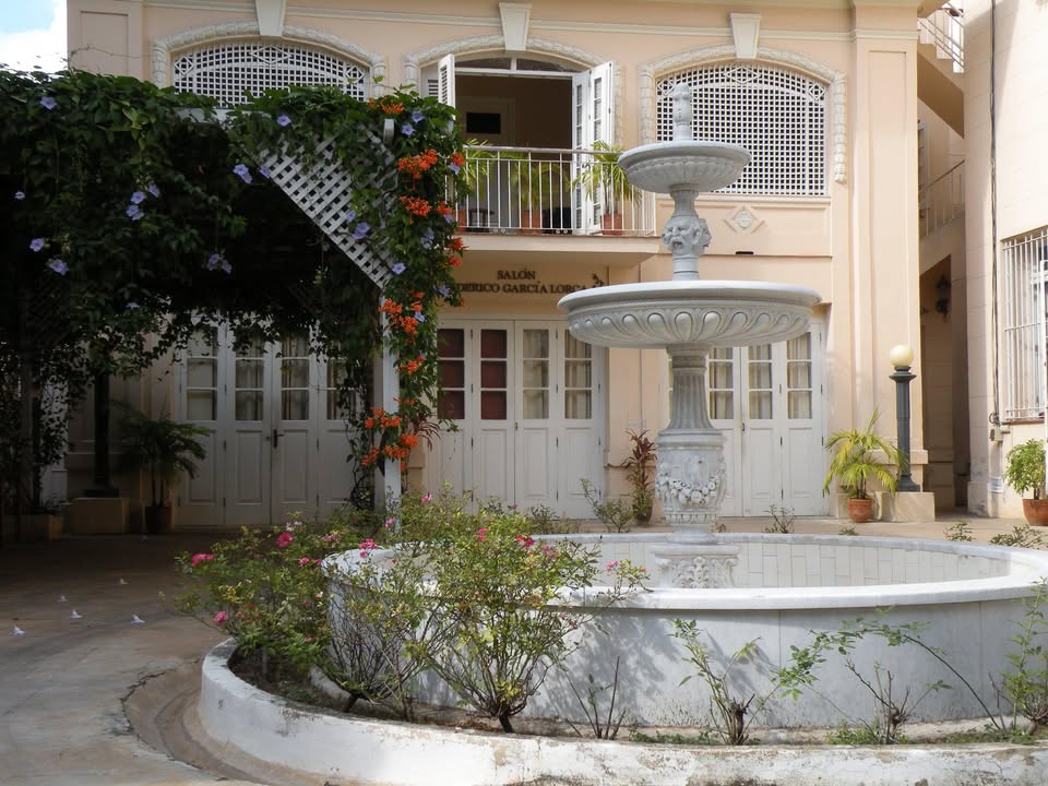 espacio-tertulias-en-el-jardin-evocara-legado-de-poeta-cubana-flor-loynaz