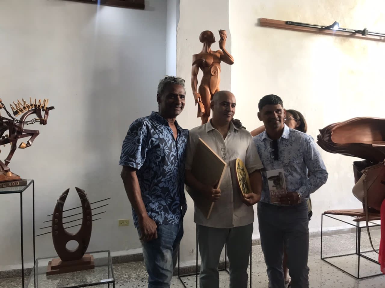 arte-angoleno-entre-esculturas-y-noveles-artistas-cubanos