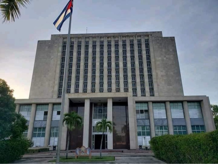 biblioteca-nacional-de-cuba-una-institucion-con-120-anos-de-compromiso-y-herencia-cultural-que-recibe-la-condicion-de-monumento-nacional