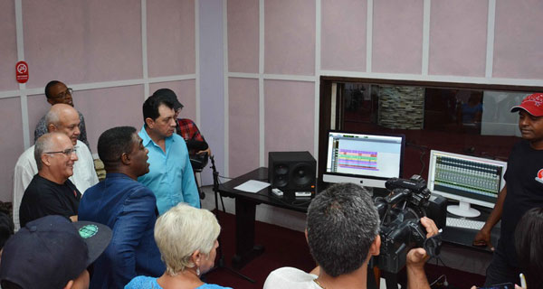 comienzan-pruebas-en-estudio-de-grabaciones-caonao