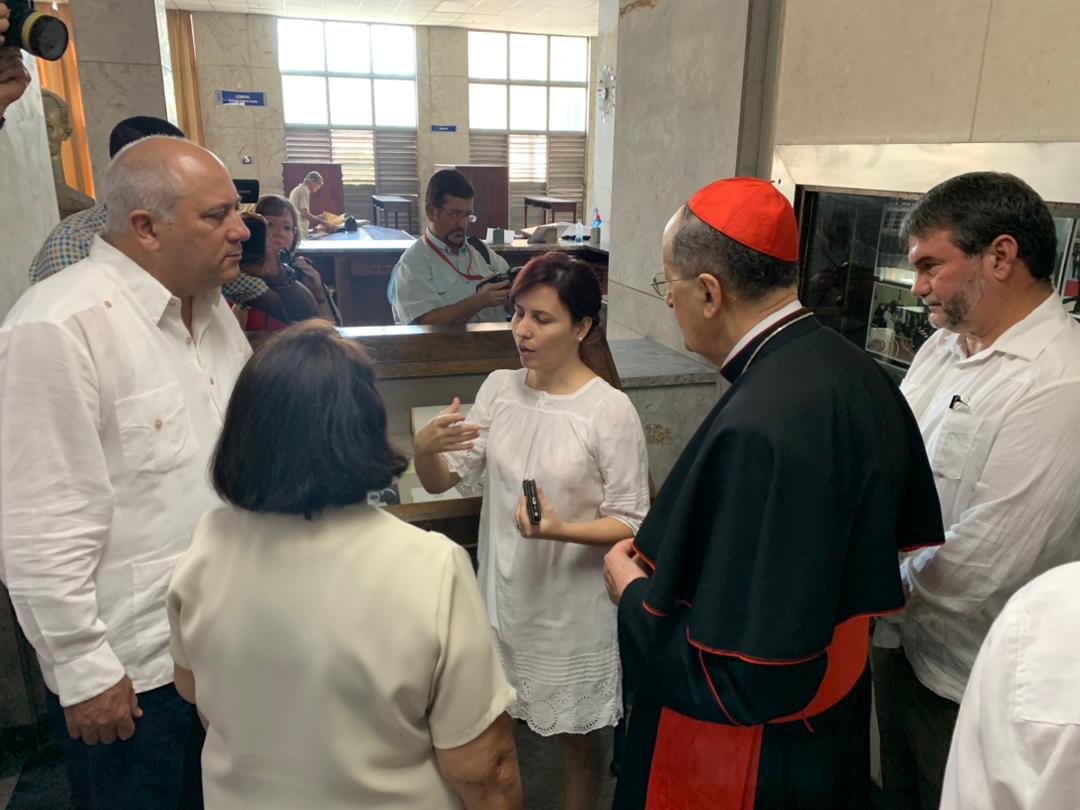 desde-la-biblioteca-nacional-de-cuba-fue-inaugurada-la-exposicion-25-aniversario-del-viaje-apostolico-de-su-santidad-el-papa-juan-pablo-ii-a-cuba