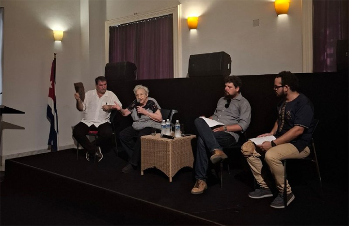 dialogan-en-torno-a-los-65-anos-de-palabras-a-los-intelectuales