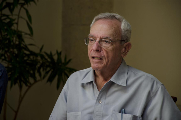 leal-miembro-honorario-de-la-academia-estadounidense-de-las-artes-y-las-ciencias
