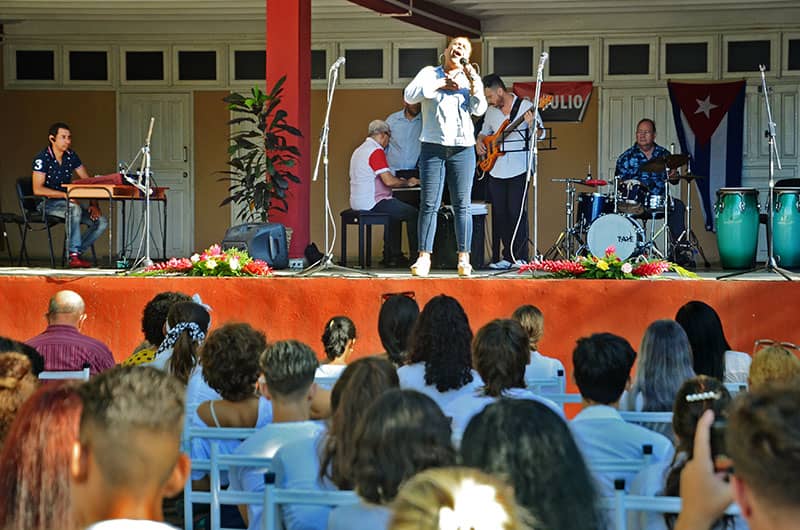 realizan-acto-central-por-el-reinicio-del-curso-2021-2022-en-la-ensenanza-artistica