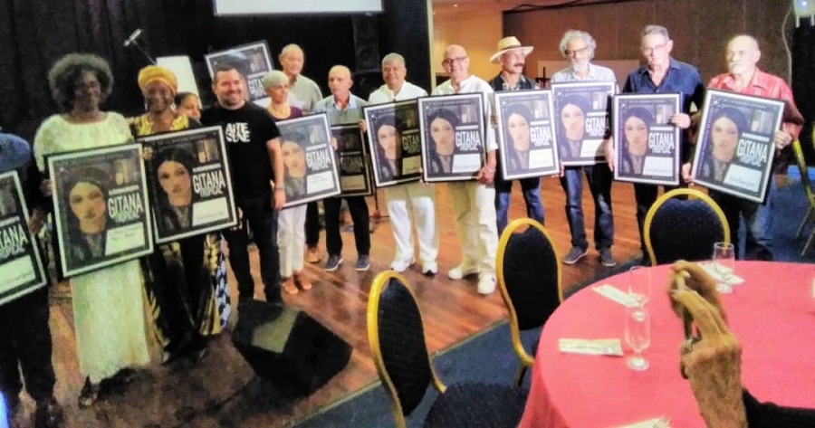 realizan-entrega-de-gitana-tropical