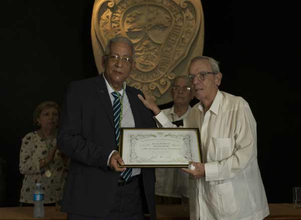 reconocen-como-academico-de-honor-al-historiador-de-la-ciudad-de-la-habana