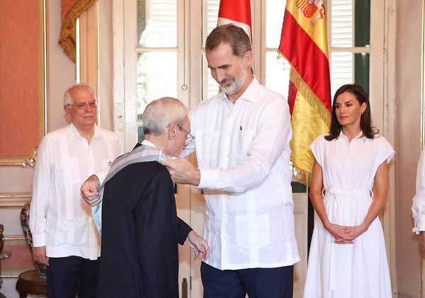reyes-de-espana-entregan-a-eusebio-leal-spengler-orden-carlos-iii