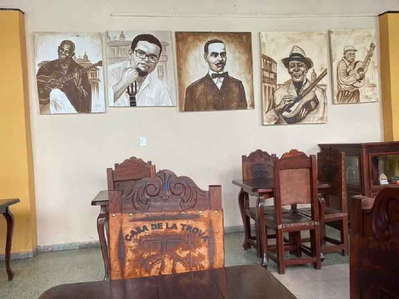 trovador-eduardo-sosa-eternizado-en-lienzo-fotografia-y-cafe-cubano